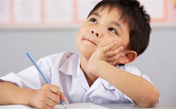 孩子的成长过程中需要这些保险的保护